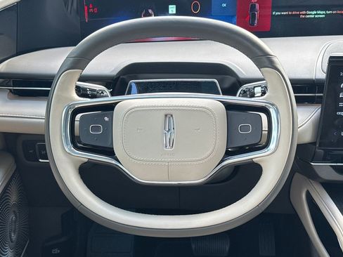 Used 2025 Lincoln Nautilus Reserve image 14