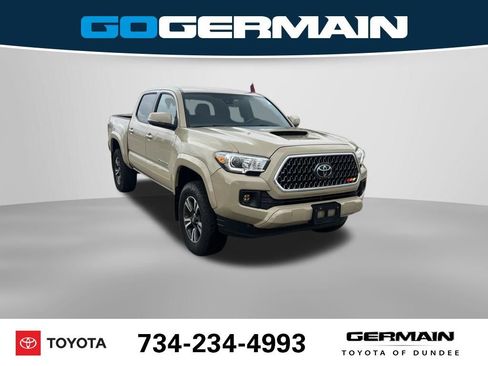 Used 2018 Toyota Tacoma TRD Sport AWD/4WD image 4