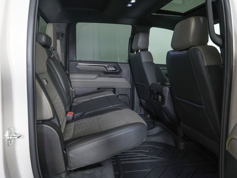 Used 2026 Chevrolet Silverado 2500 ZR2 AWD/4WD image 10