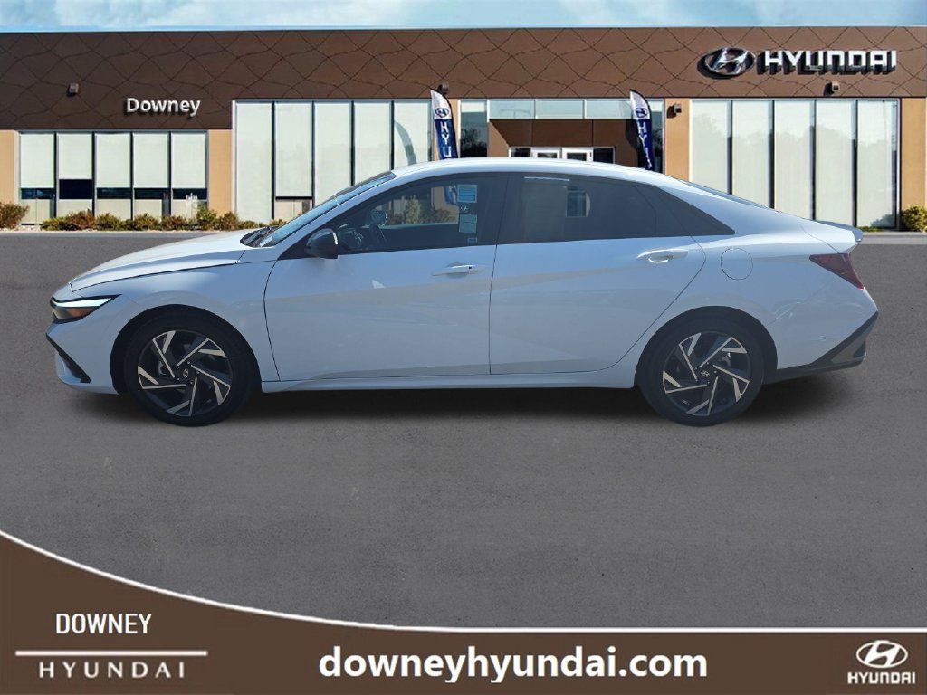 Used 2025 Hyundai Elantra Sport w/ Cargo Package FWD image 2