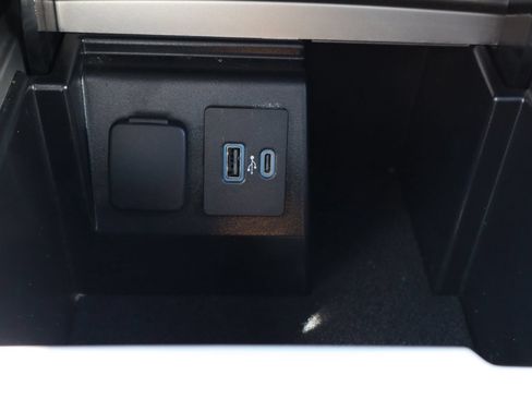 Used 2023 Ford Explorer XLT w/ Equipment Group 202A AWD/4WD image 22