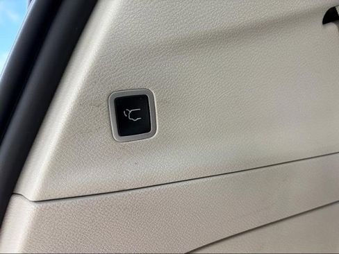 Used 2023 Chrysler Pacifica Touring-L image 22