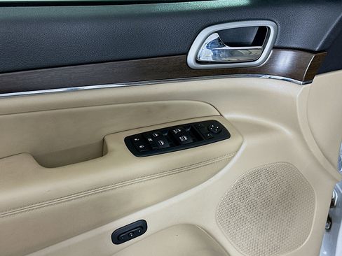 Used 2018 Jeep Grand Cherokee Limited image 15