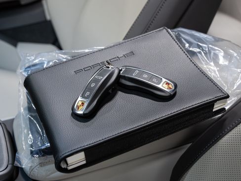 Used 2025 Porsche 911 Carrera RWD image 89