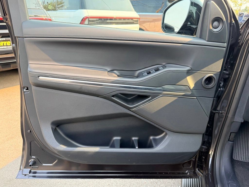 New 2027 Lincoln Navigator Premiere AWD/4WD image 30