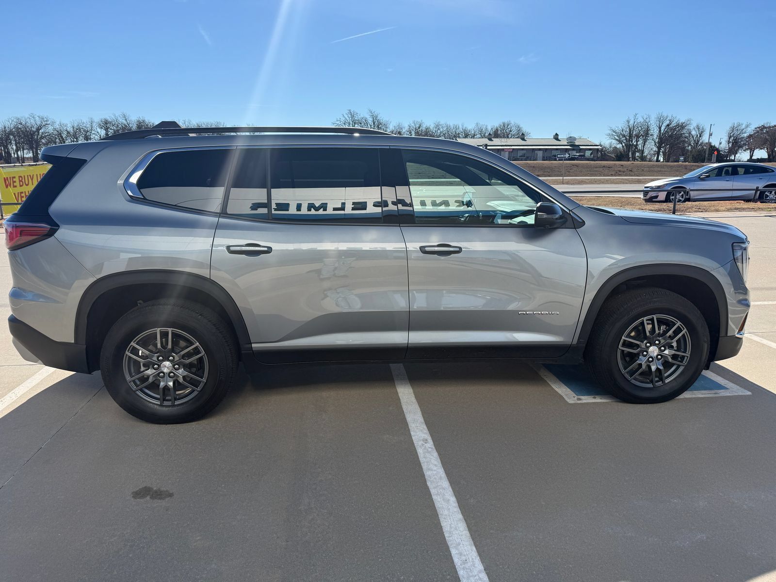 Used 2025 GMC Acadia Elevation FWD image 4