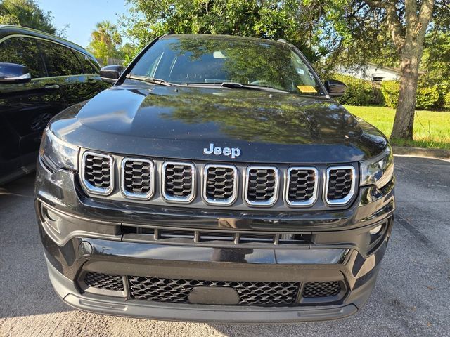 Used 2024 Jeep Compass Latitude AWD/4WD image 2