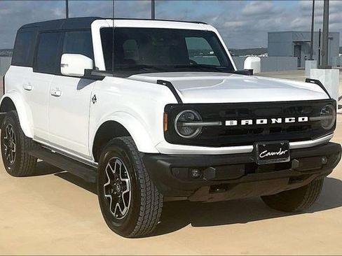 Used 2024 Ford Bronco Outer Banks image 13
