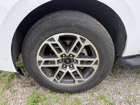 Used 2025 Ford Expedition Active AWD/4WD image 2