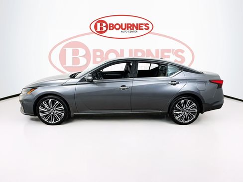 Used 2025 Nissan Altima 2.5 SL AWD/4WD image 9