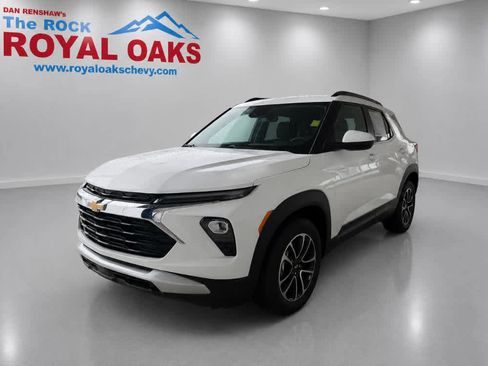 Used 2024 Chevrolet TrailBlazer LT AWD/4WD image 1