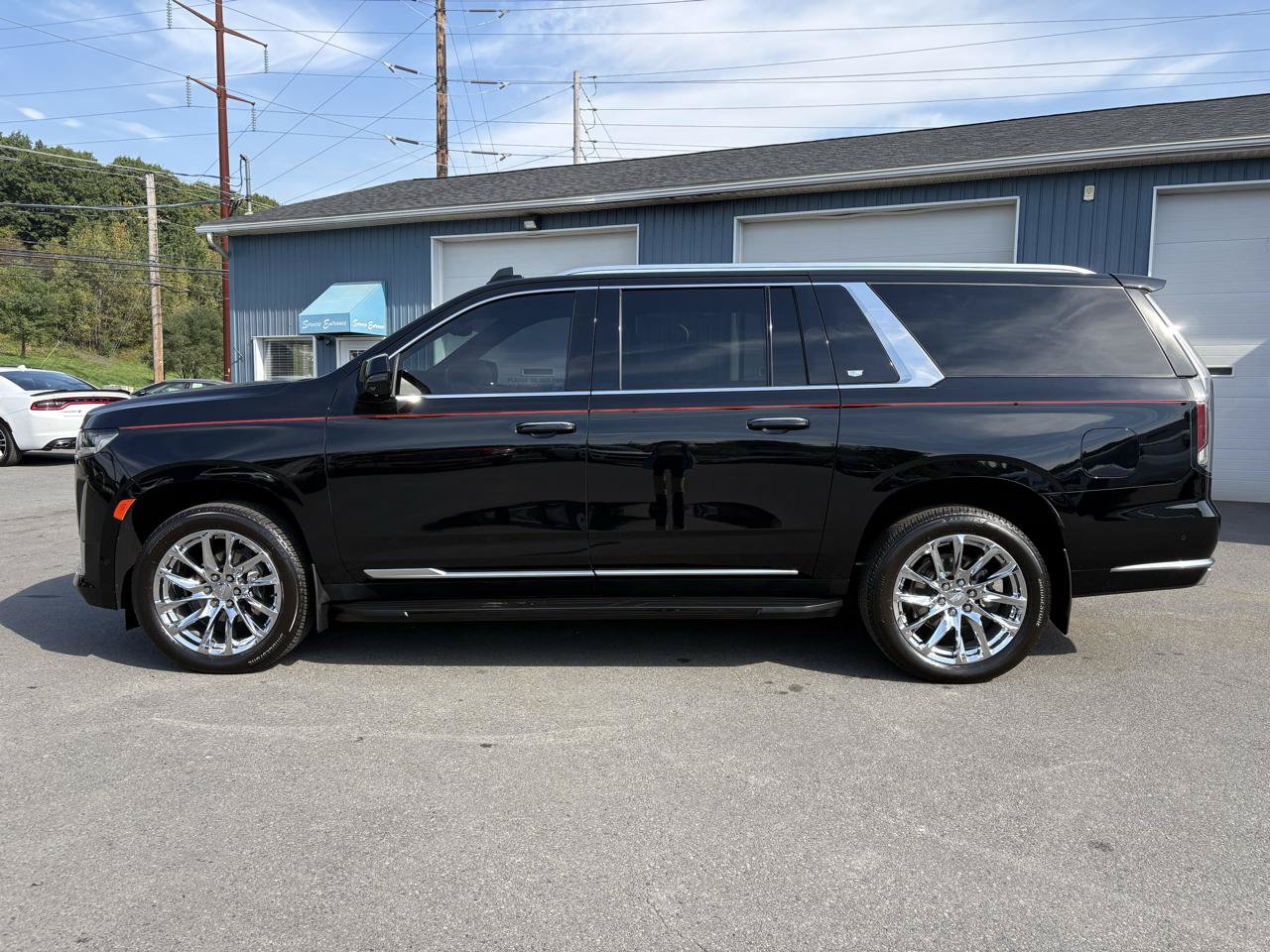 Used 2023 Cadillac Escalade ESV Premium Luxury w/ LPO, Radiant Package AWD/4WD image 2