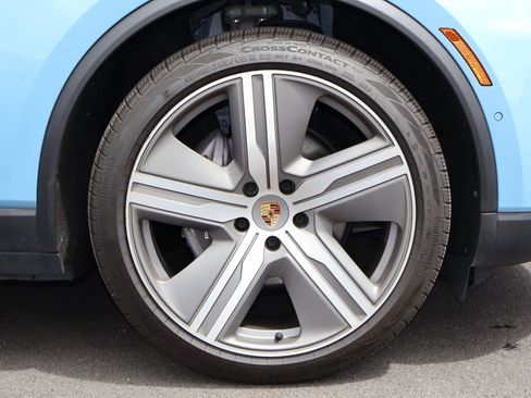 Certified 2025 Porsche Macan 4 Electric AWD/4WD image 30
