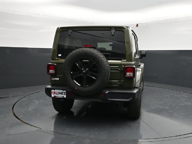 Used 2023 Jeep Wrangler Unlimited Sahara AWD/4WD image 8