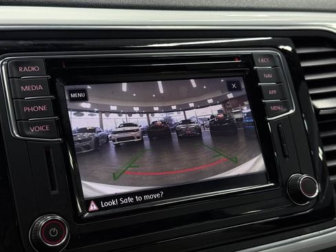 Used 2018 Volkswagen Beetle 2.0T SE image 38