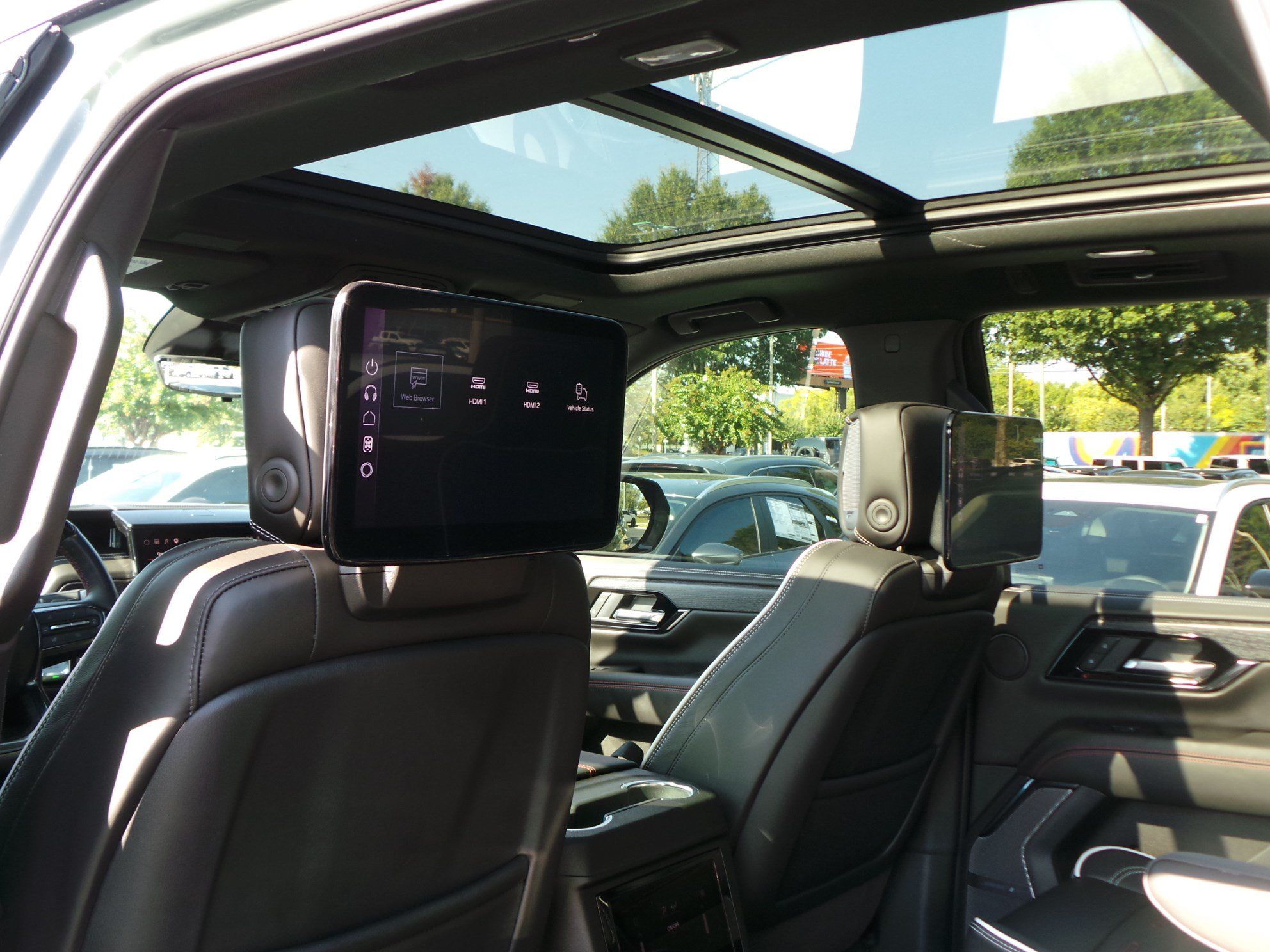 Used 2025 GMC Yukon AT4 Ultimate w/ LPO, Floor Liner Package AWD/4WD image 8