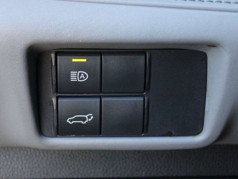Used 2020 Toyota Highlander XLE FWD image 28