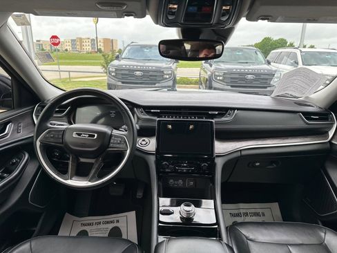 Used 2022 Jeep Grand Cherokee L Limited AWD/4WD image 14