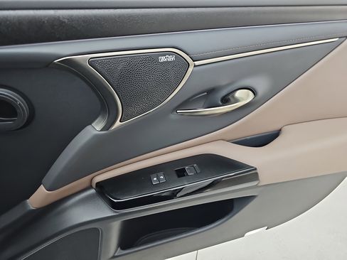 Used 2024 Lexus ES 350 Ultra Luxury w/ Accessory Package (Z1) image 19