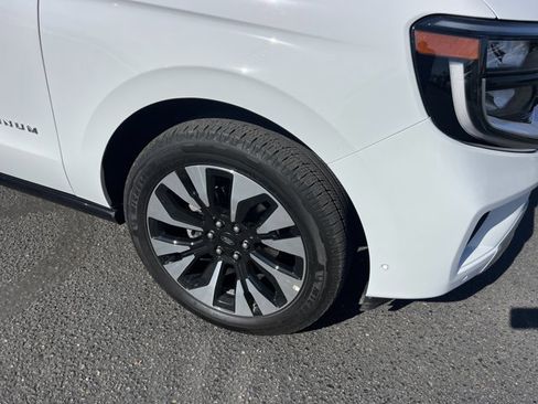 Certified 2025 Ford Expedition Platinum w/ Driver's Package image 4