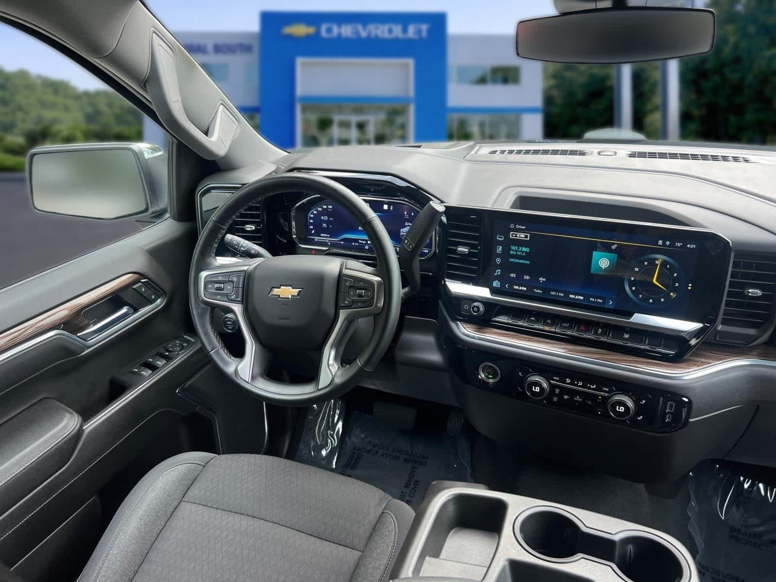 Used 2023 Chevrolet Silverado 1500 LT AWD/4WD image 32