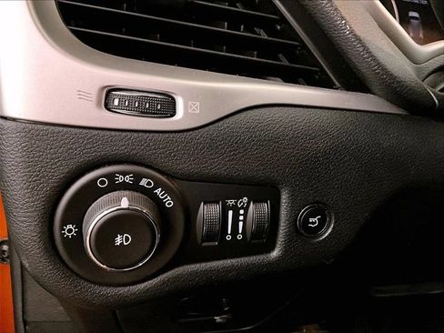 Used 2015 Jeep Cherokee Trailhawk w/ Comfort/Convenience Group AWD/4WD image 31