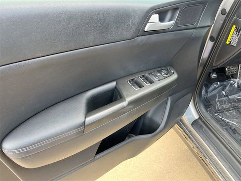 Used 2020 Kia Sportage S w/ S Sunroof Package image 17