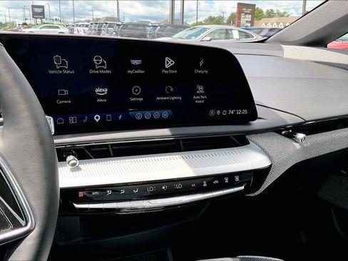 Certified 2025 Cadillac Optiq Luxury 2 w/ LPO, Floor Liner Package AWD/4WD image 15