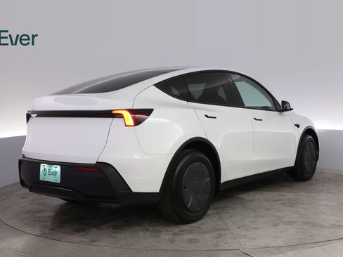 Used 2026 Tesla Model Y 2WD image 3