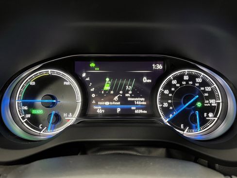 Used 2024 Toyota Venza XLE image 28