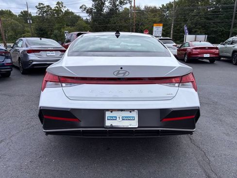 Used 2025 Hyundai Elantra Limited FWD image 6