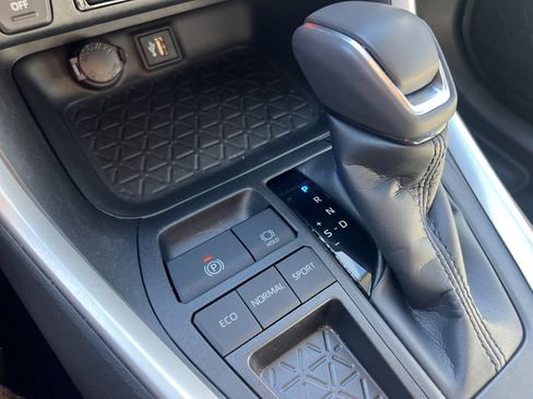 Used 2023 Toyota RAV4 XLE Premium image 30