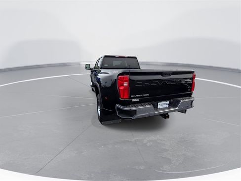 Used 2022 Chevrolet Silverado 3500 LT w/ Convenience Package image 3
