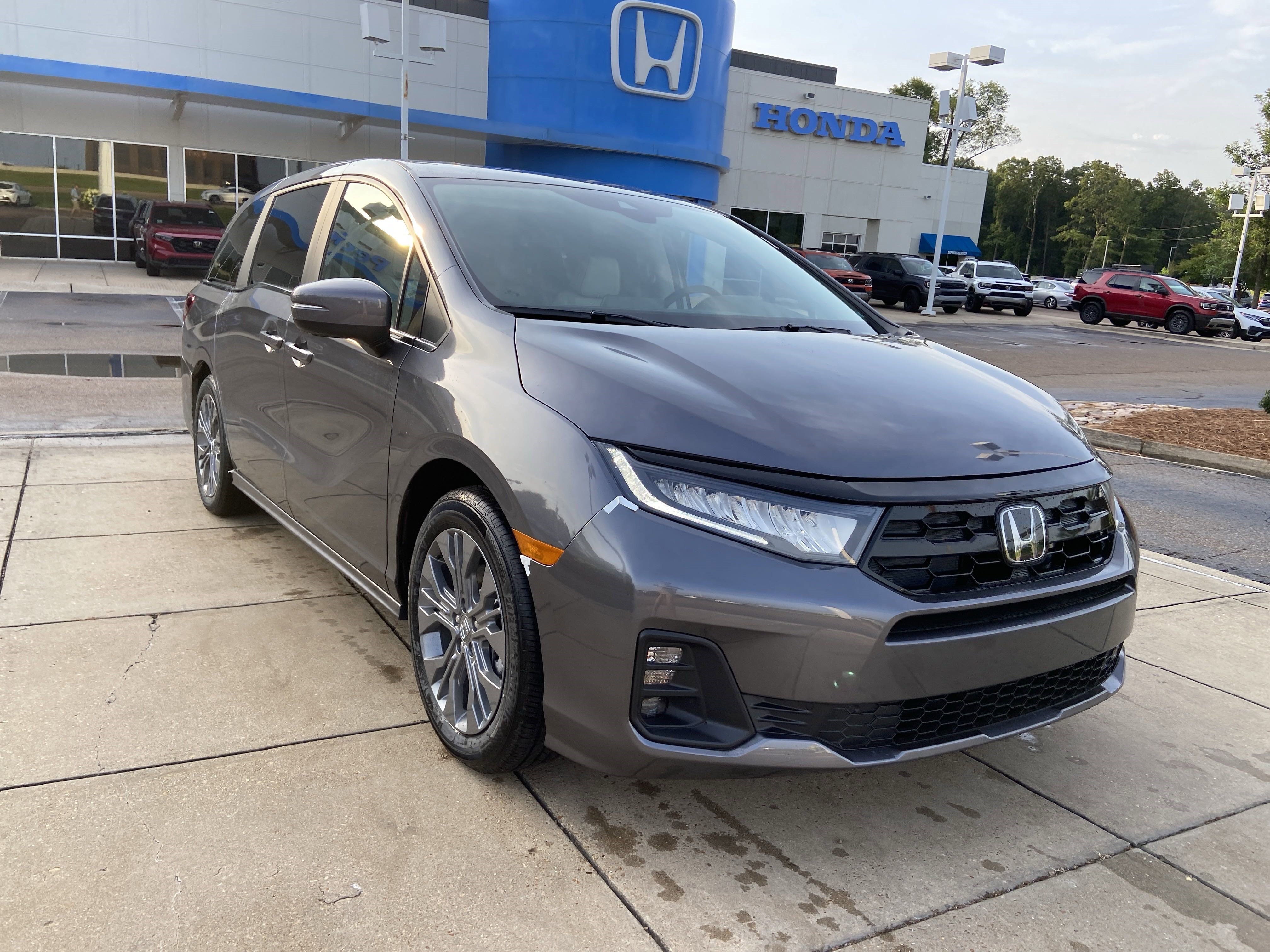 New 2027 Honda Odyssey Touring image 2