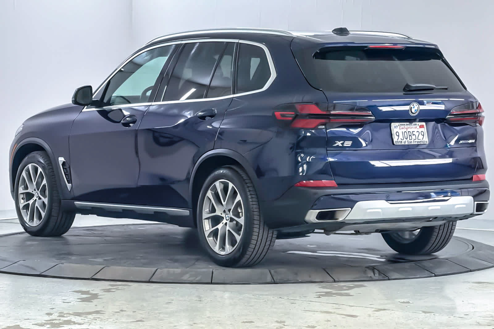 Used 2024 BMW X5 xDrive40i w/ Premium Package AWD/4WD image 6