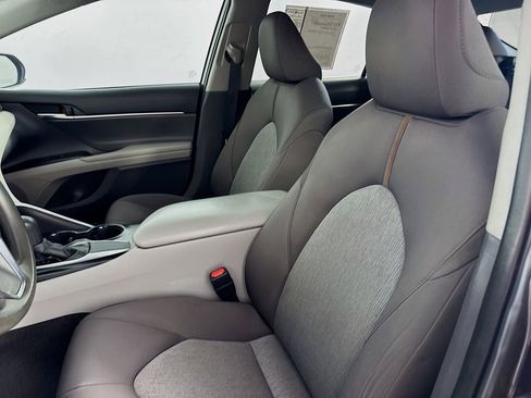 Used 2019 Toyota Camry LE image 33