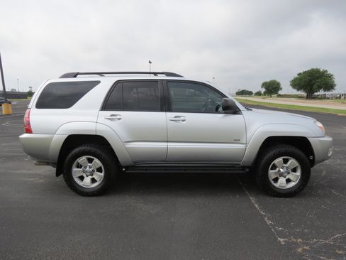 Used 2004 Toyota 4Runner SR5 RWD image 4