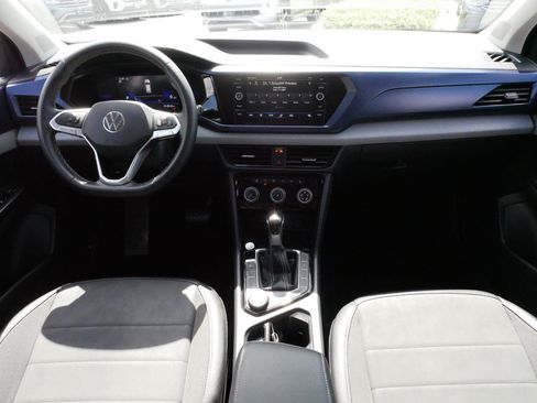 Certified 2023 Volkswagen Taos SE AWD/4WD image 10