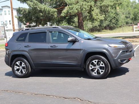 Used 2016 Jeep Cherokee Trailhawk w/ Cold Weather Group AWD/4WD image 2