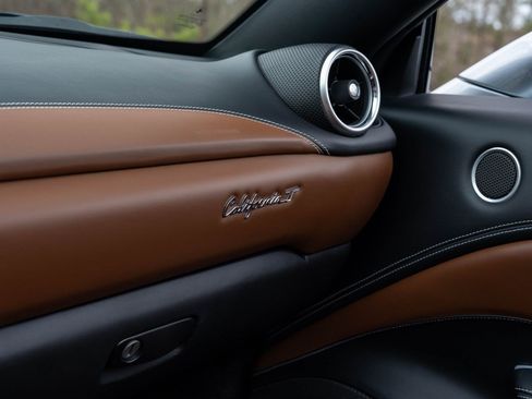 Used 2017 Ferrari California T RWD image 49