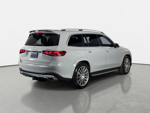 Used 2025 Mercedes-Benz GLS 580 4MATIC image 7