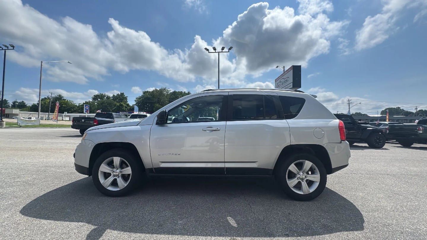 Used 2013 Jeep Compass Sport FWD image 2