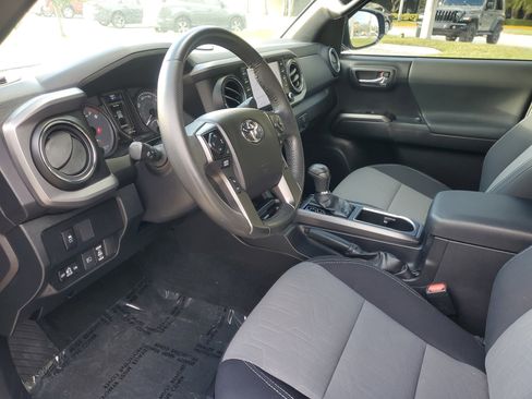 Used 2021 Toyota Tacoma TRD Off-Road image 15