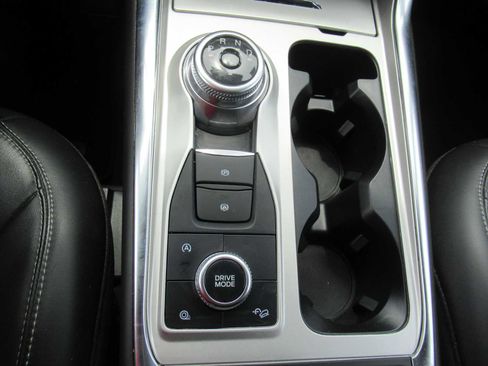 Used 2024 Ford Explorer XLT w/ Equipment Group 202A AWD/4WD image 25