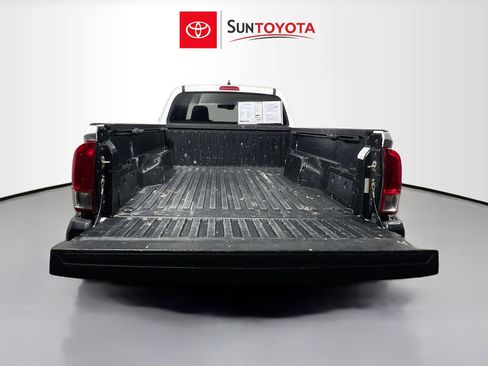 Used 2018 Toyota Tacoma SR image 33