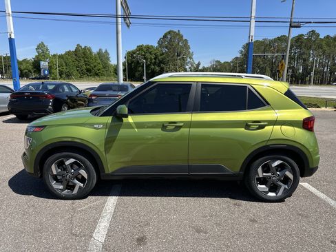 Certified 2023 Hyundai Venue SEL image 3