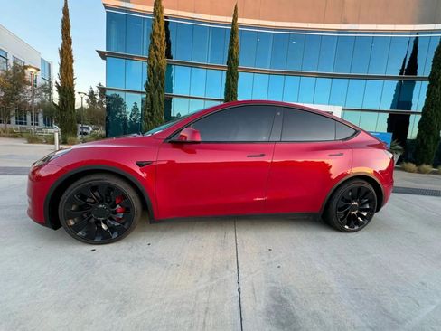 Used 2023 Tesla Model Y Performance image 9