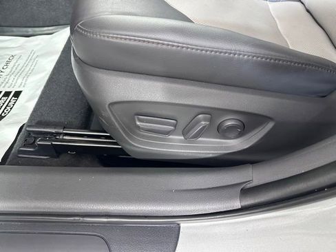 Used 2020 Toyota Camry XLE w/ Navigation Package FWD image 20