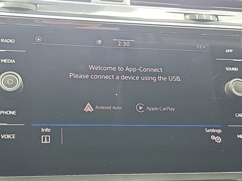 Used 2024 Volkswagen Tiguan SE image 23