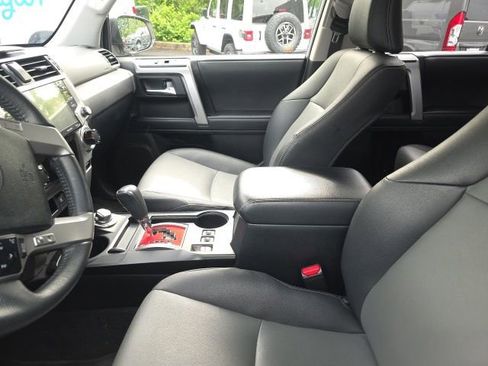 Used 2020 Toyota 4Runner SR5 Premium AWD/4WD image 9